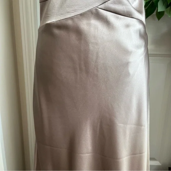 OC by OC Satin Sleeveless V-Neck Floor Length Gown Champagne Sz 12 - Picture 5 of 16